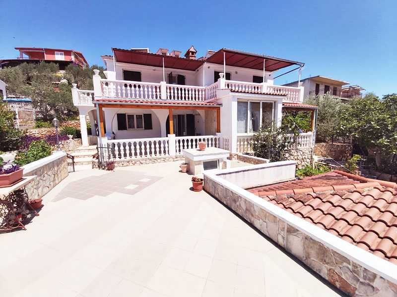 Croatia accommodation Trogir, beachfront villa Carmen vacation
